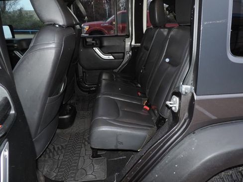 Used 2017 Jeep Wrangler Unlimited Rubicon w/ Connectivity Group image 26