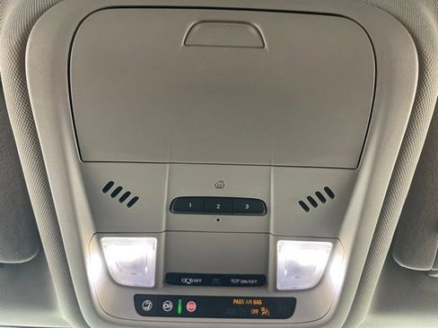 Used 2020 Chevrolet Equinox LT image 44