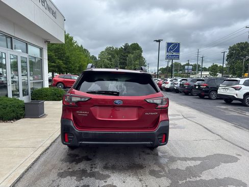 Used 2022 Subaru Outback Premium AWD/4WD image 4