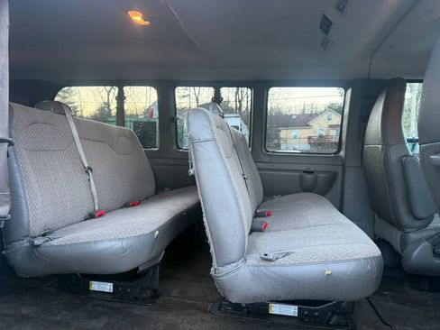 Used 2018 Chevrolet Express 2500 LT w/ LT Preferred Equipment Group image 9