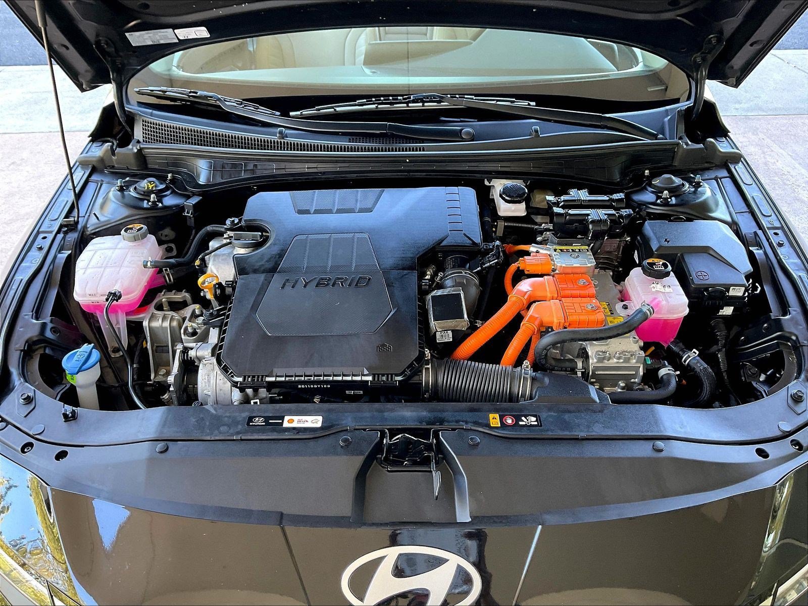 Used 2025 Hyundai Elantra Limited FWD image 29