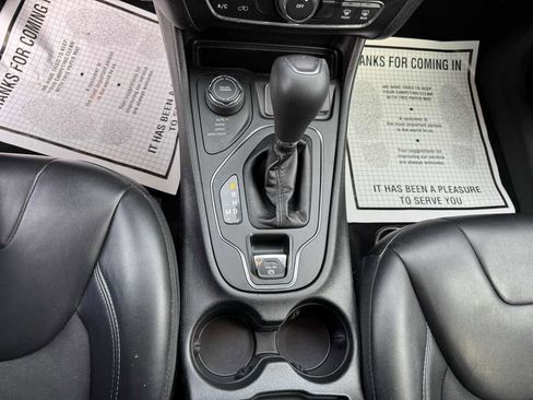 Used 2019 Jeep Cherokee Latitude Plus w/ Cold Weather Group image 21