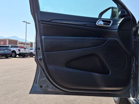 Used 2020 Jeep Grand Cherokee Altitude AWD/4WD image 15
