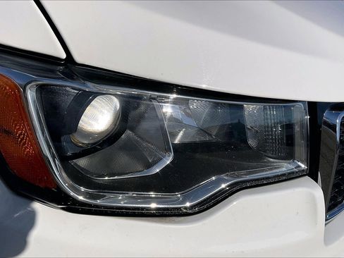 Used 2019 Jeep Grand Cherokee Laredo w/ Security & Convenience Group image 25