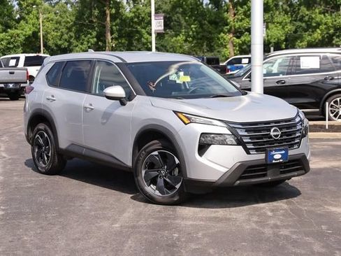 Used 2024 Nissan Rogue SV AWD/4WD image 2