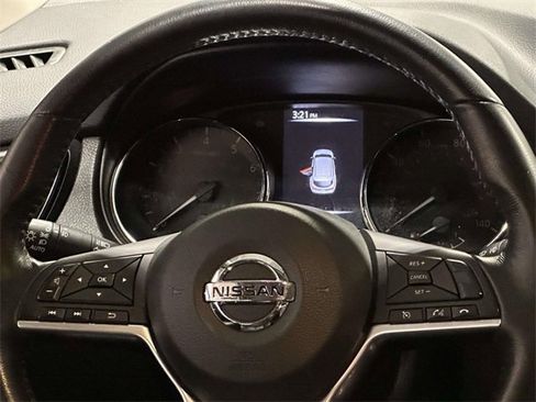 Used 2017 Nissan Rogue Sport SL image 18