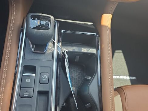 New 2026 Nissan Pathfinder Platinum FWD image 14