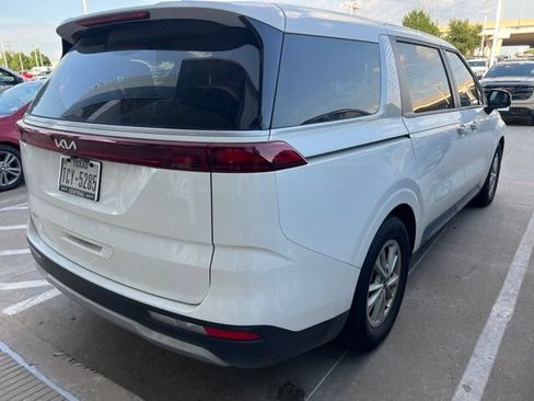Used 2024 Kia Carnival LX FWD image 4