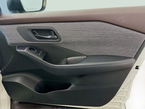 Used 2021 Nissan Rogue S image 32