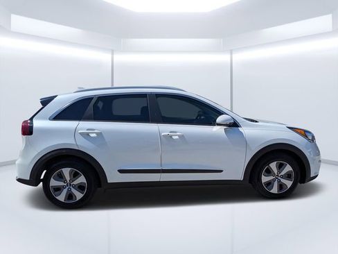 Used 2019 Kia Niro EX FWD image 2