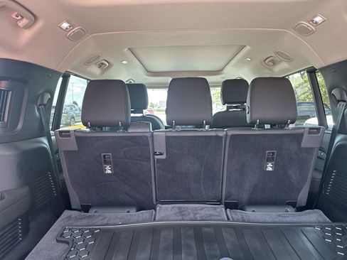 Used 2024 Land Rover Defender 130 S image 17