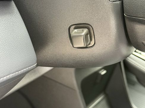 Used 2025 Buick Enclave Avenir w/ Trailering Package, 5000 lbs. AWD/4WD image 27