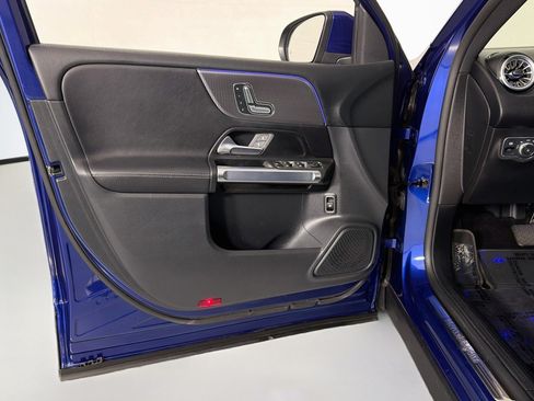Used 2022 Mercedes-Benz GLB 250 image 21