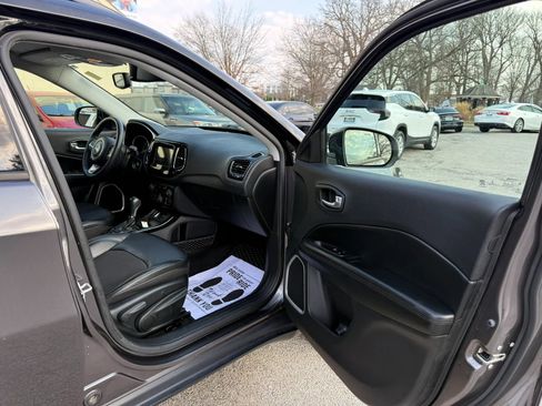 Used 2019 Jeep Compass Latitude FWD image 18