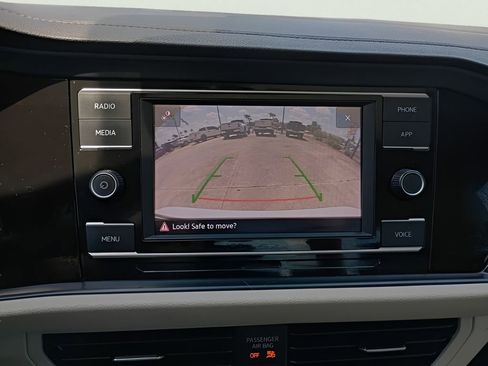 Used 2023 Volkswagen Jetta SE FWD image 15