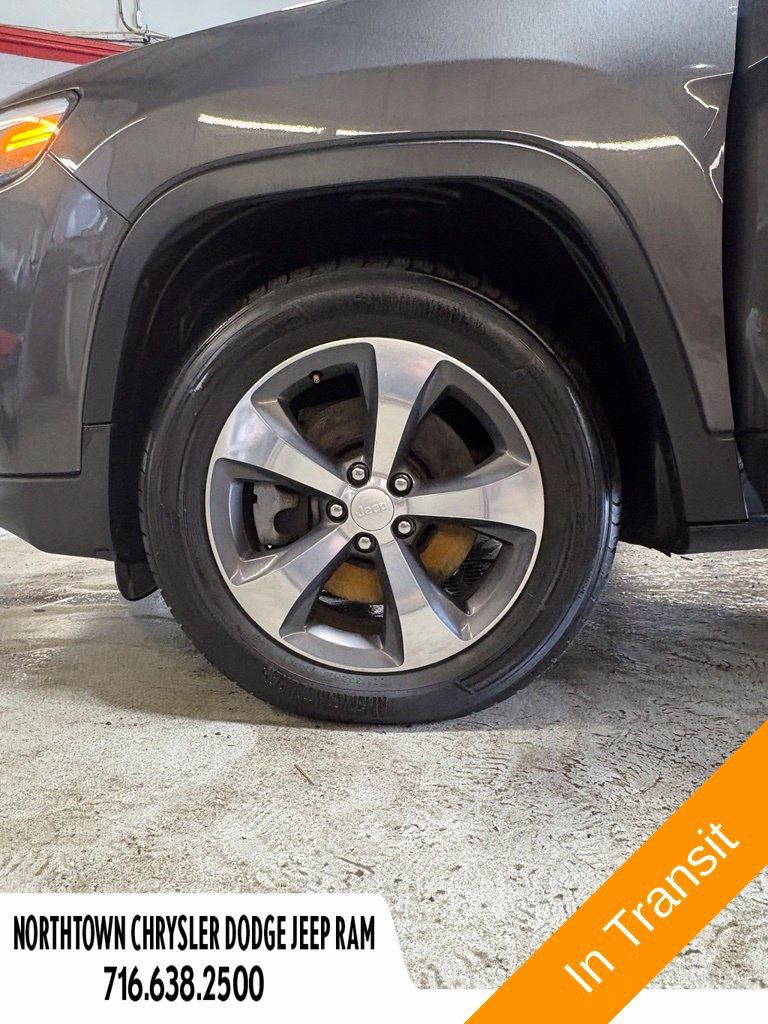 Used 2019 Jeep Cherokee Limited AWD/4WD image 27