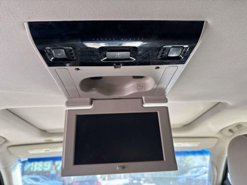 Used 2015 Cadillac Escalade ESV Premium image 17