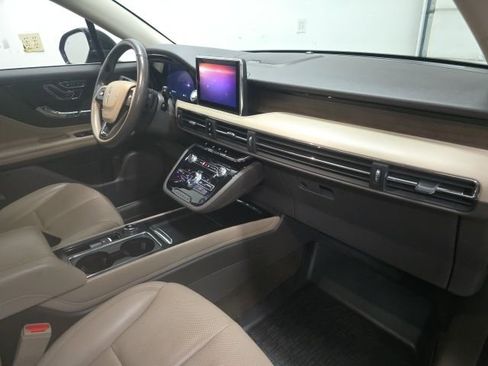 Used 2021 Lincoln Corsair Reserve w/ Equipment Group 201A image 5