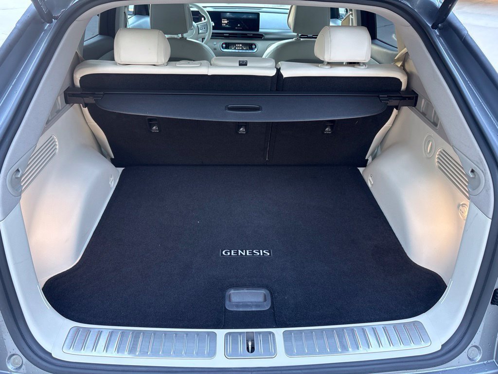 Used 2024 Genesis GV60 RWD image 16