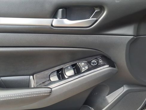 Used 2023 Nissan Altima 2.5 SV image 9