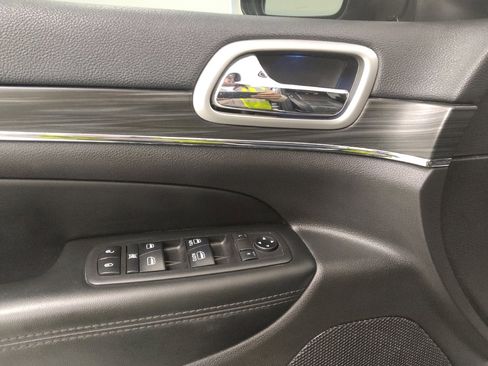 Used 2019 Jeep Grand Cherokee Limited w/ Luxury Group II AWD/4WD image 27