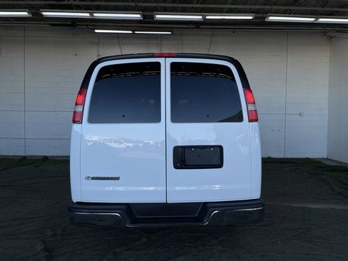 Used 2017 Chevrolet Express 3500 LT w/ LT Preferred Equipment Group image 4