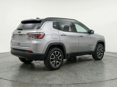Used 2025 Jeep Compass Trailhawk AWD/4WD image 9