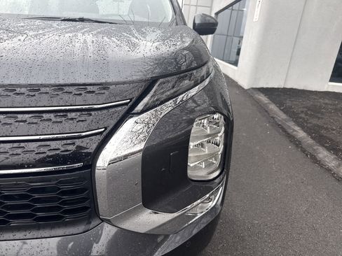 Used 2024 Mitsubishi Outlander SE image 10