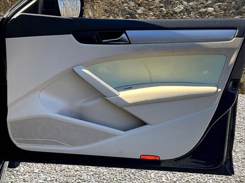 Used 2013 Volkswagen Passat 2.5 SE image 19