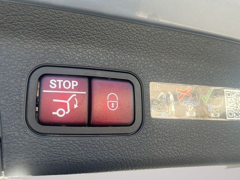 Used 2025 Mercedes-Benz GLS 450 4MATIC image 21