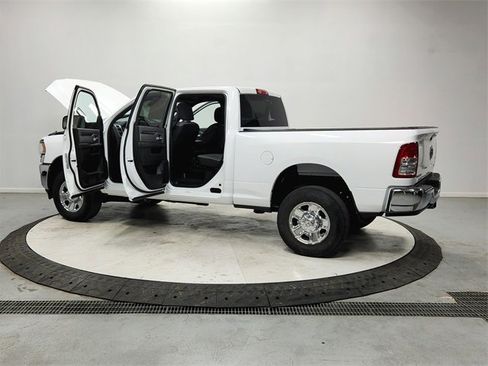 Used 2022 RAM 2500 Big Horn w/ Cold Weather Group image 13