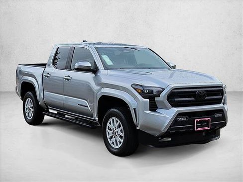 Used 2025 Toyota Tacoma SR5 AWD/4WD image 3
