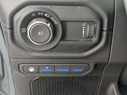 Certified 2025 Jeep Wrangler Unlimited Sahara w/ Safety Group AWD/4WD image 13