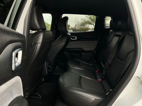 Used 2025 Jeep Compass Latitude image 11