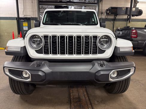 Certified 2025 Jeep Wrangler Unlimited Sahara AWD/4WD image 2