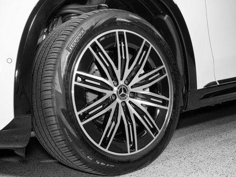 Used 2023 Mercedes-Benz EQS 580 4MATIC SUV image 9