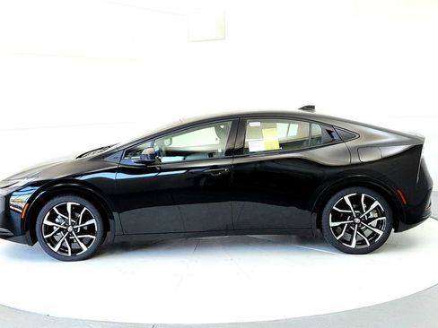 New 2027 Toyota Prius Plug-In Hybrid FWD image 3