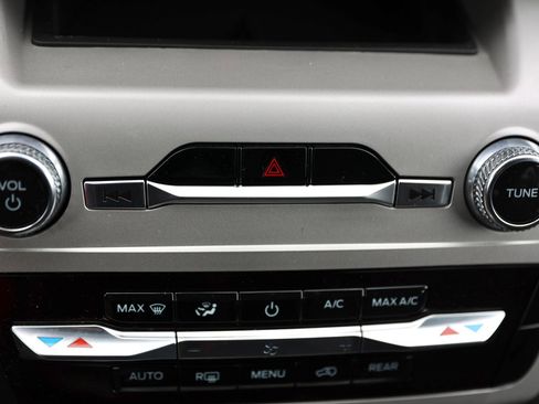 Certified 2023 Ford Explorer XLT image 30