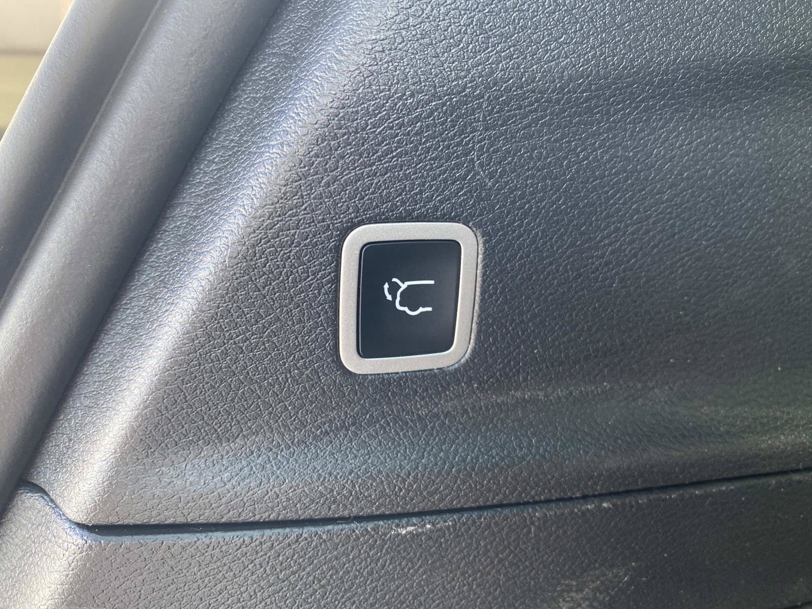 Used 2025 Chrysler Pacifica Limited FWD image 8