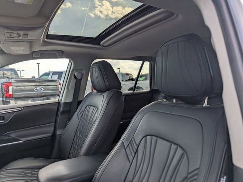 Used 2022 Toyota RAV4 XLE w/ Convenience Package image 22