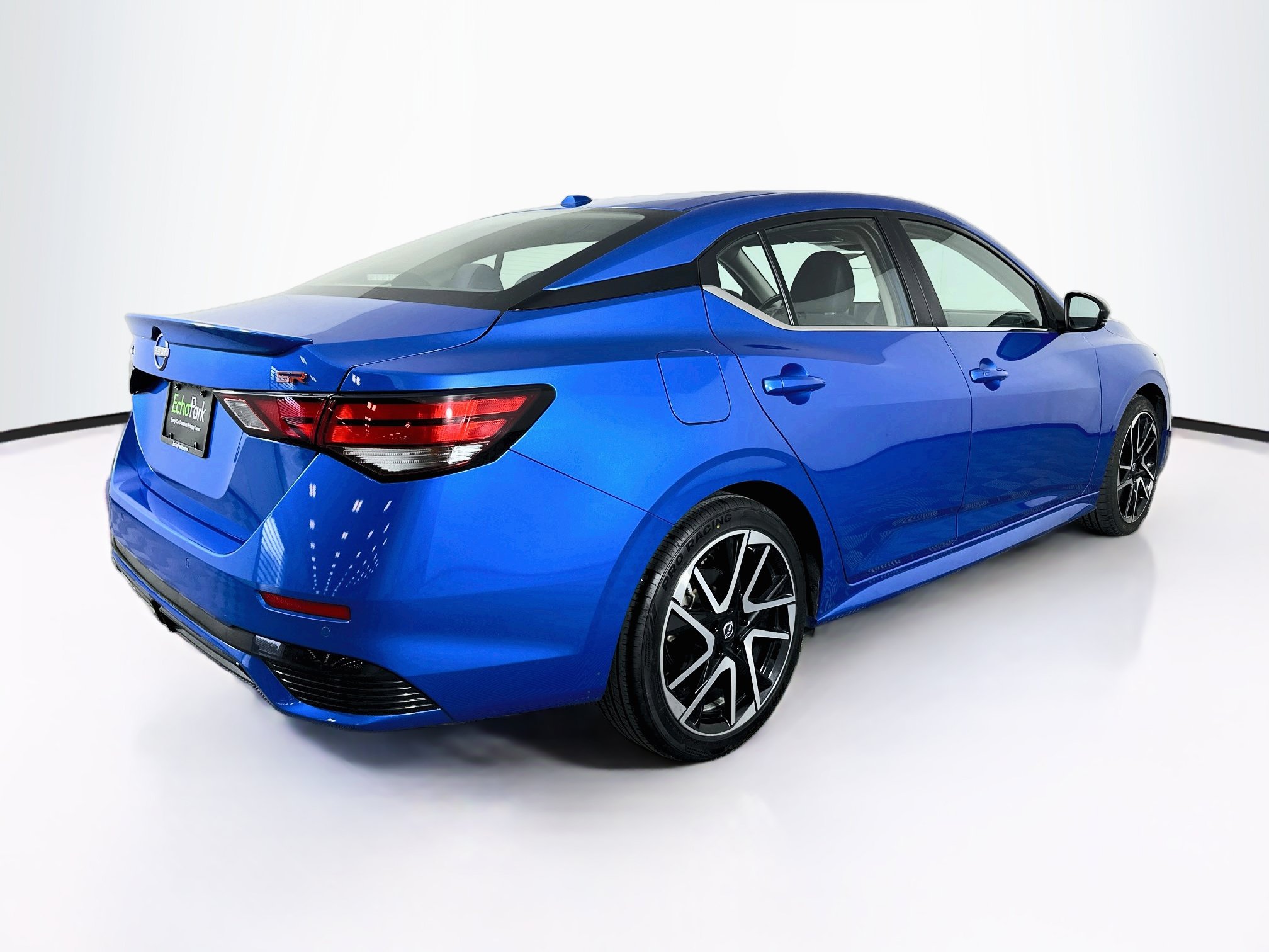 Used 2025 Nissan Sentra SR FWD image 9