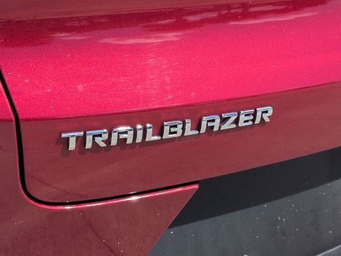 Used 2021 Chevrolet TrailBlazer LT w/ Sun and Liftgate Package FWD image 6