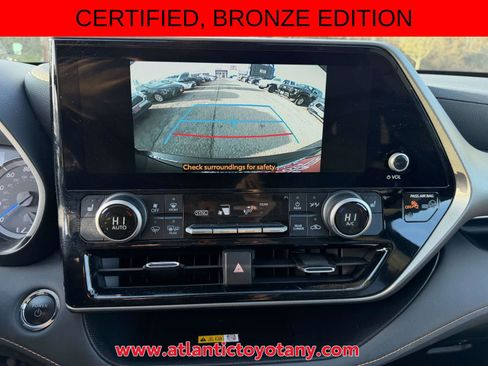 Certified 2023 Toyota Highlander Bronze Edition AWD/4WD image 8