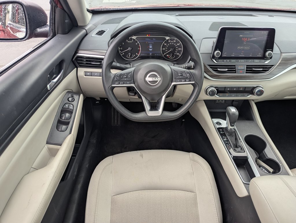 Used 2025 Nissan Altima 2.5 SV FWD image 25