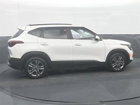 Used 2023 Kia Seltos S w/ Navigation Package image 8