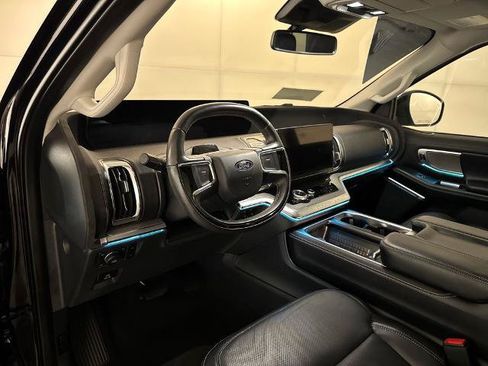 Certified 2025 Ford Expedition Platinum AWD/4WD image 5