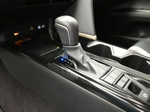 Used 2025 Toyota Camry SE image 19