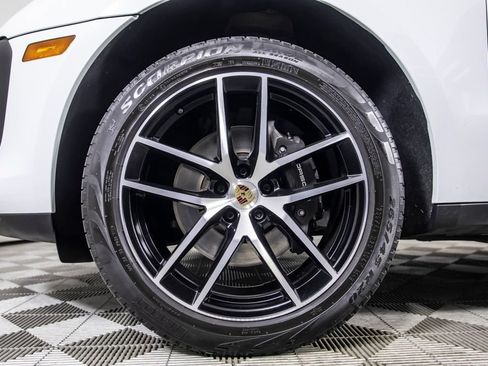 Used 2024 Porsche Macan w/ Premium Plus Package AWD/4WD image 41