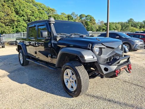 Used 2020 Jeep Gladiator Sport AWD/4WD image 3