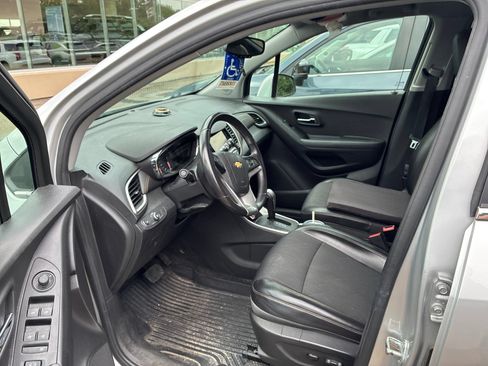 Used 2019 Chevrolet Trax LT w/ LT Convenience Package FWD image 7